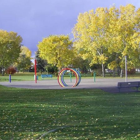 德雷顿瓦利智选假日酒店 Drayton Valley 外观 照片