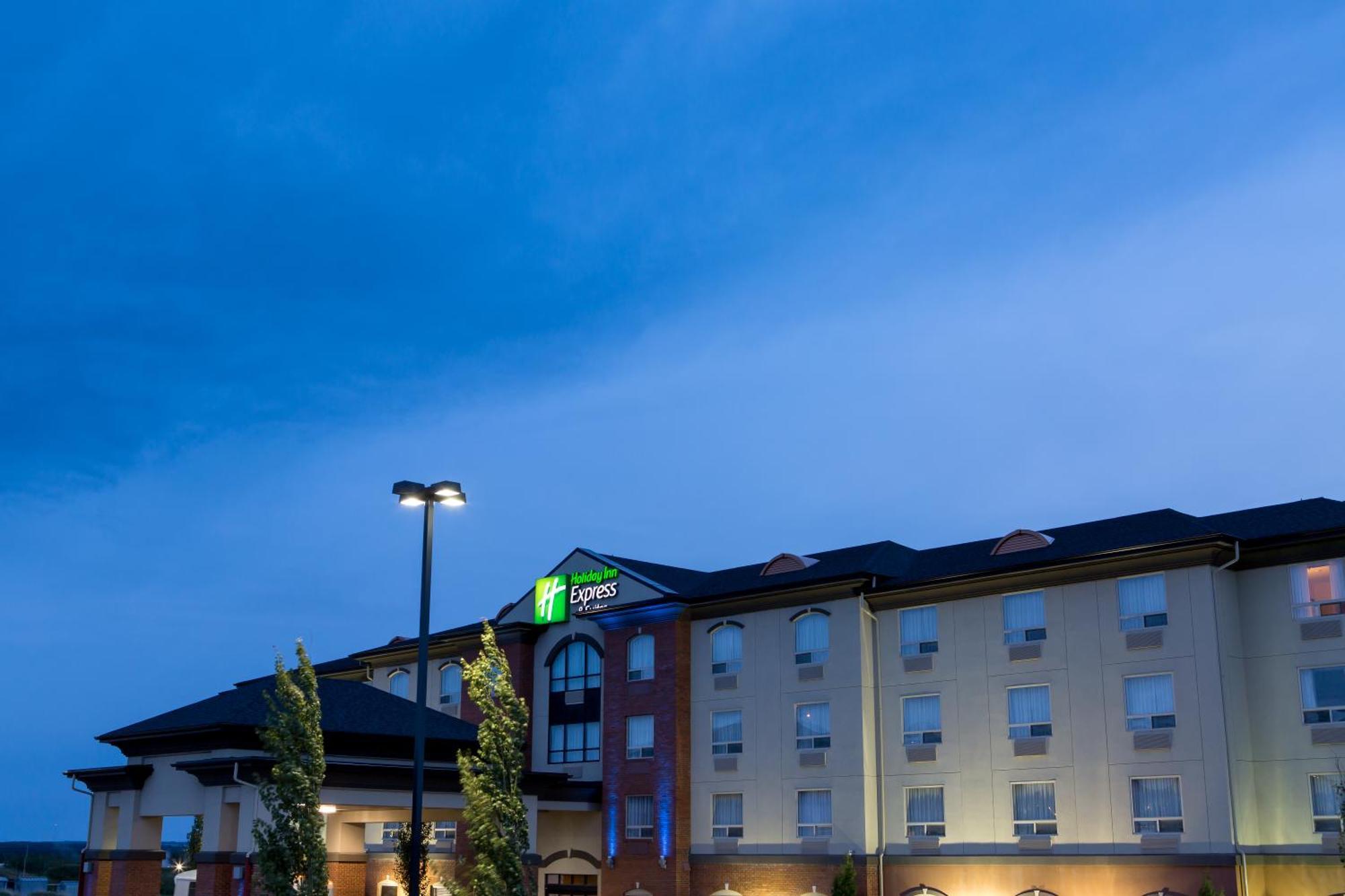 德雷顿瓦利智选假日酒店 Drayton Valley 外观 照片